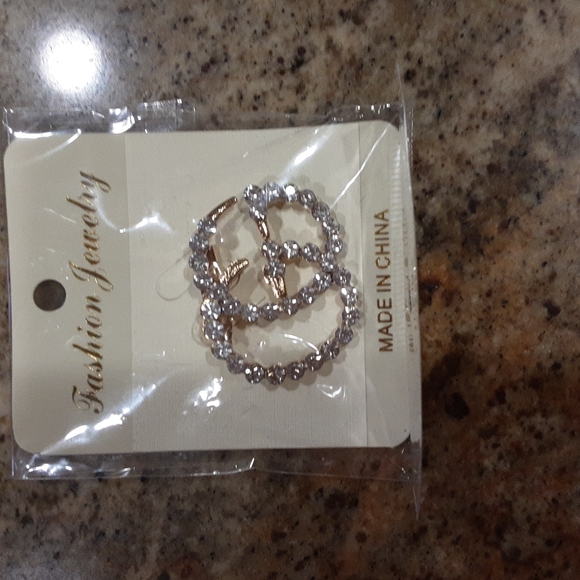 Fashion Pins & Brooches - Picture 8 of 10